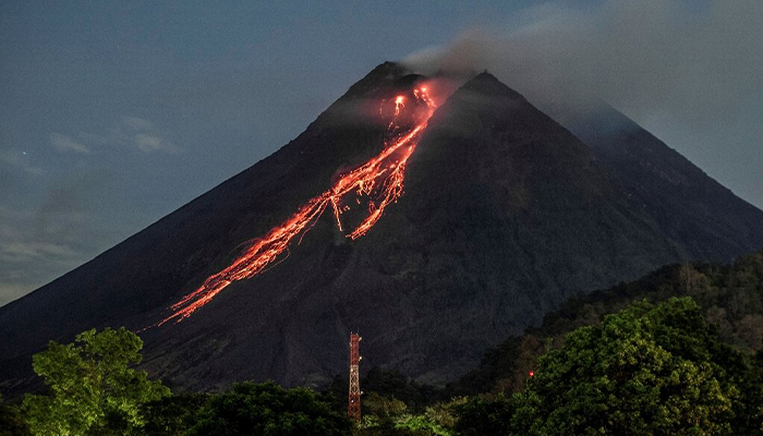 indonesia fire mountain